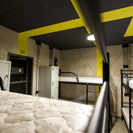بيت شباب Loft Prison