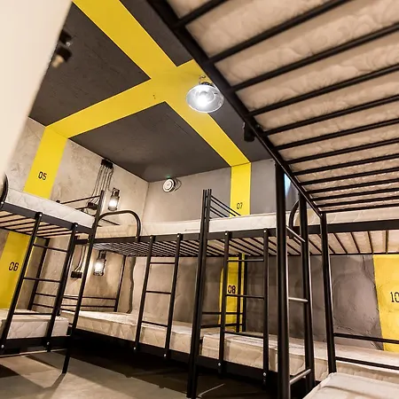 بيت شباب Loft Prison *