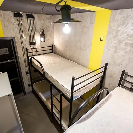 بيت شباب Loft Prison *