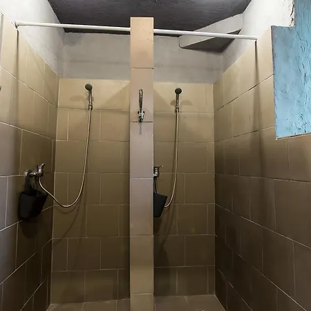 بيت شباب Loft Prison