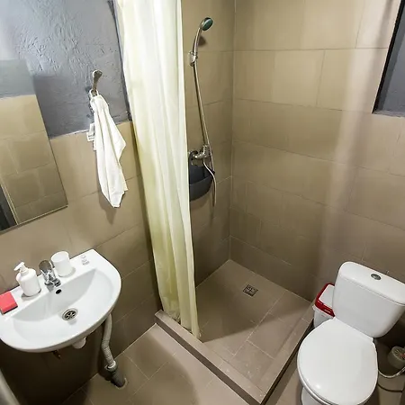 Loft Prison بيت شباب