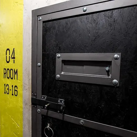 Loft Prison إلفيف
