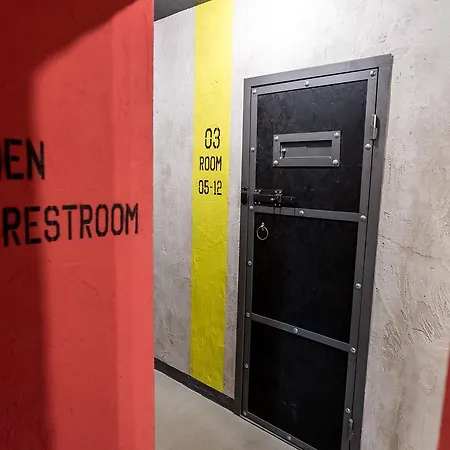 Loft Prison بيت شباب *