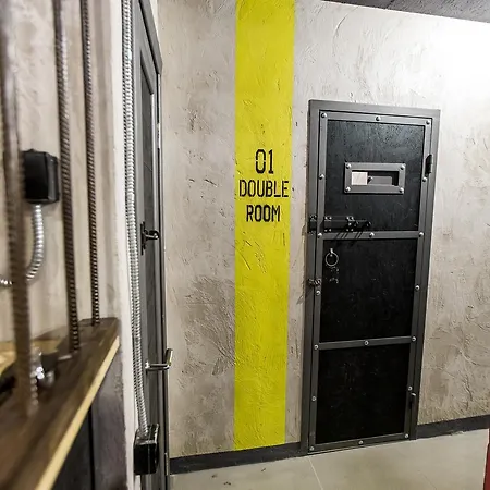 Loft Prison بيت شباب *