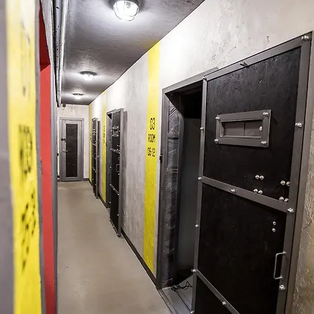 Loft Prison بيت شباب