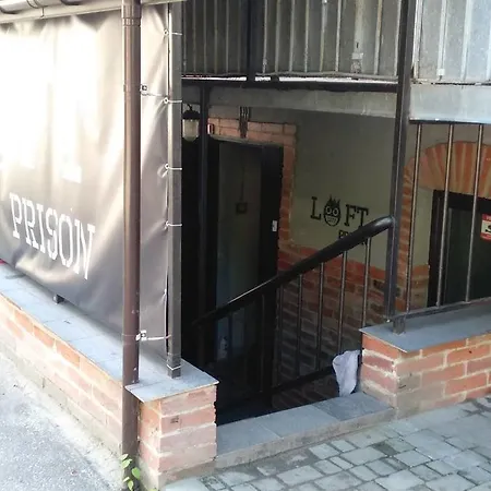 بيت شباب Loft Prison *