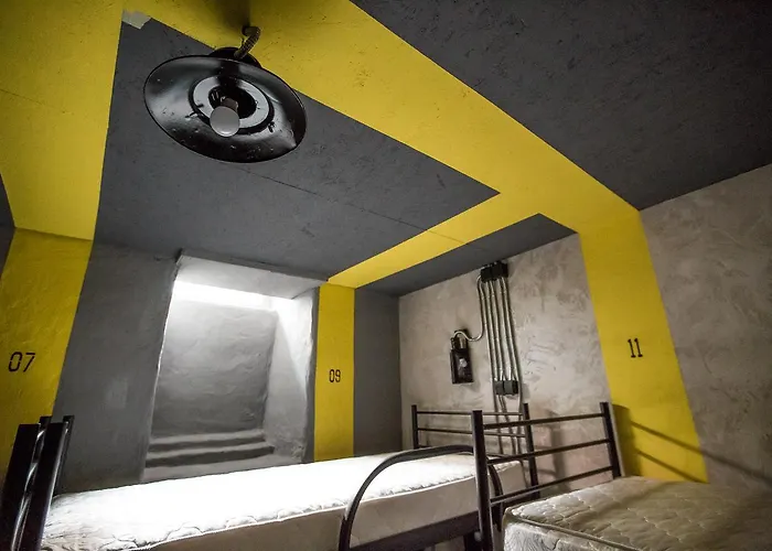Loft Prison Hostal *