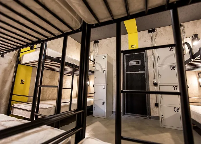 Loft Prison Hostal *
