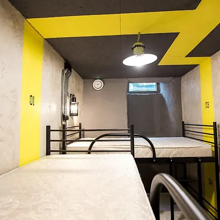 Loft Prison 旅馆 *