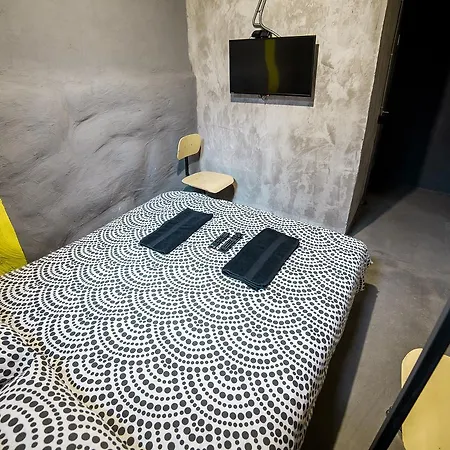 Loft Prison 旅馆 利沃夫