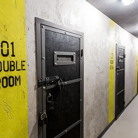 Loft Prison 旅馆 利沃夫